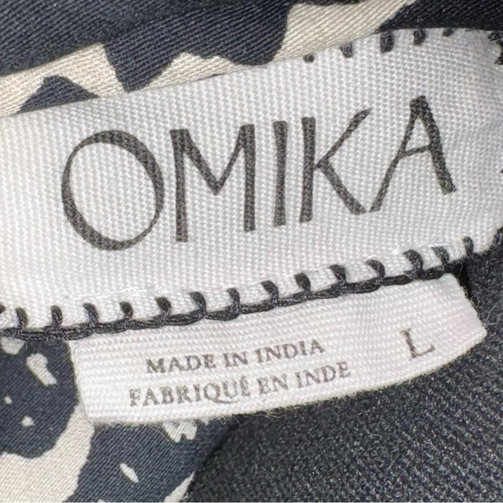 Elegant Omika Black and White Maxi Dress - Picture 8 of 10
